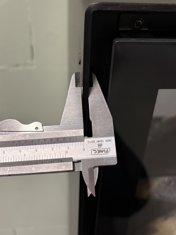 Detail. materiaaldikte, van de Como elektrische vrijstaande haard met 3D-vlameffect en glazen voorzijde